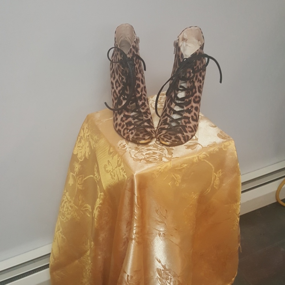 Ladies shoes size 6